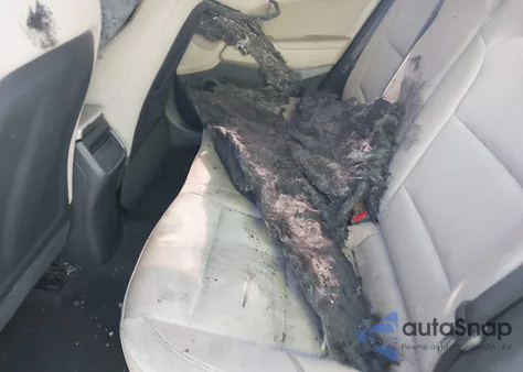 2017 Hyundai Elantra Value Edition z USA, uszkodzony, nr VIN KMHD84LF5HU237195